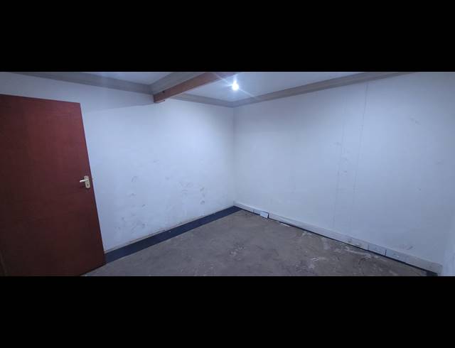 1,000M² WAREHOUSE TO LET IN RIVERSIDE PARK